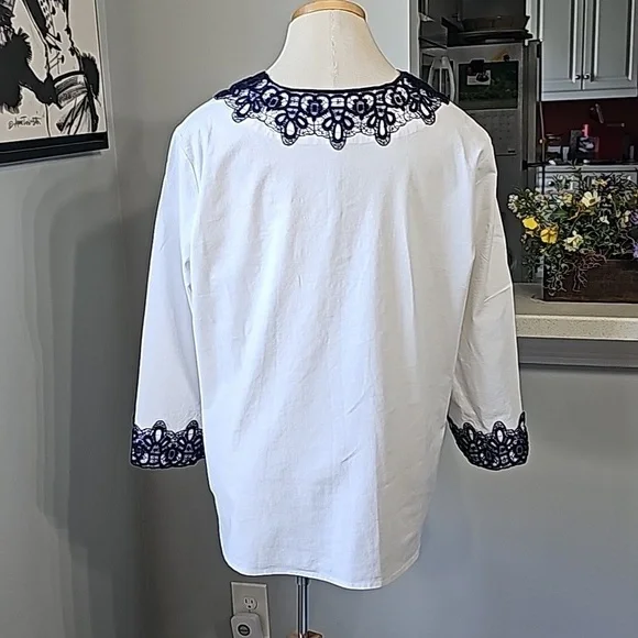 Preston & York white tunic blouse with navy blue lace‎ trim Size 12. - Picture 5 of 10